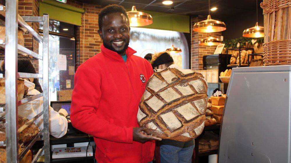 Seydou Diallo veille à la qualité gustative et nutritionnelle de ses produits. Il n’utilise que des farines premium, comme celle en provenance des Moulins Bourgeois. ®D. Peronne